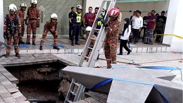 Singapore drainage company volunteers to help in searching for woman who fell into sinkhole 5 days ago in KL Malaysia