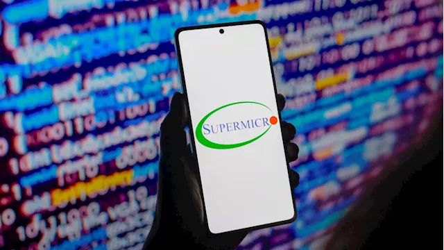 Super Micro stock sinks, CrowdStrike earnings on tap: Catalysts