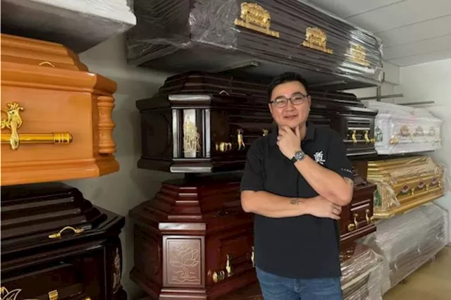 30 years in funeral industry could not prepare man for dad's death