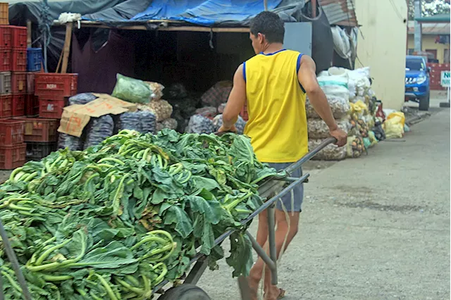 STALK MARKET: Vegetable traders try barter to tackle food security issue