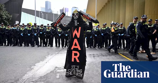 Protesters descend on Melbourne’s CBD as defence industry expo opens