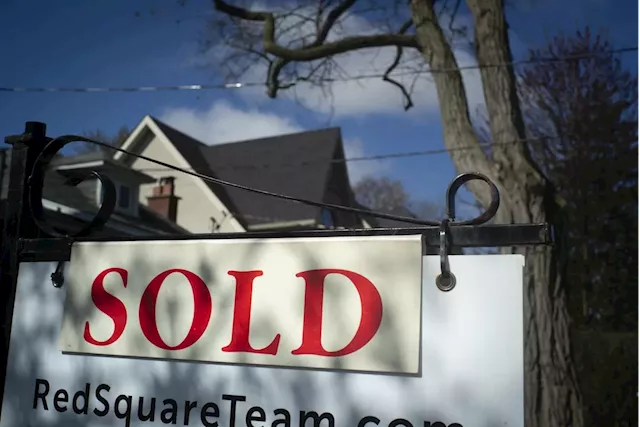 National housing market in ‘holding pattern’ as buyers patient for lower rates, CREA says