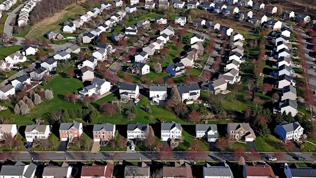 US home sales fell in August despite easing mortgage rates, more homes on the market