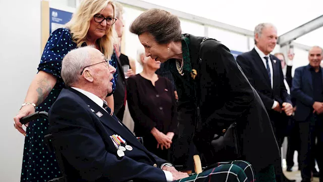 King honours 'heroism and sacrifice' of Market Garden troops at 80th anniversary