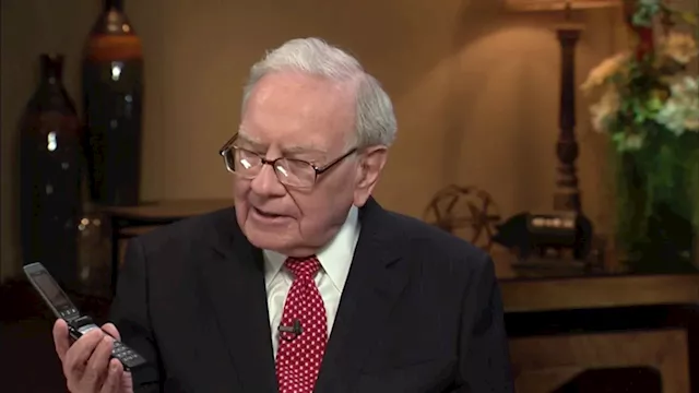 A new ETF uses AI to emulate Warren Buffett's investment style