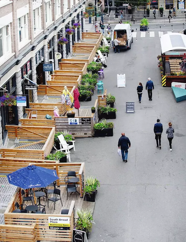 'We've certainly lost business': No end in sight for Broad Street sidewalk closure