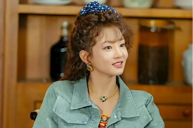 Lee Se Hee Transforms Into A Fashionista Ahead Of Her Time In “A Virtuous Business”