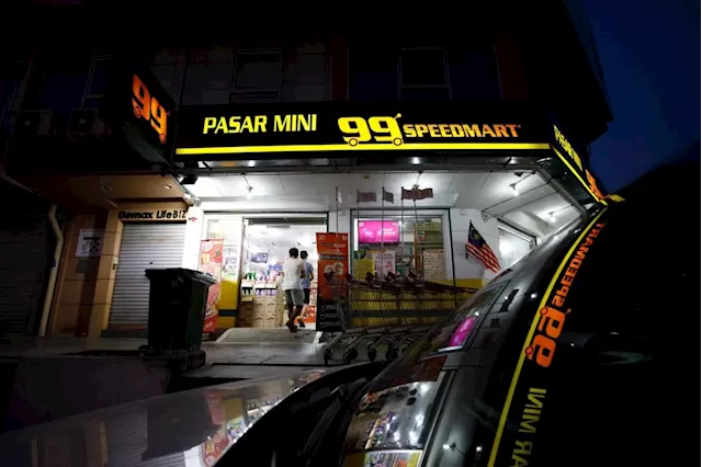 Mini-Mart King Hits Billionaire Status in Malaysia’s Hot IPO Market