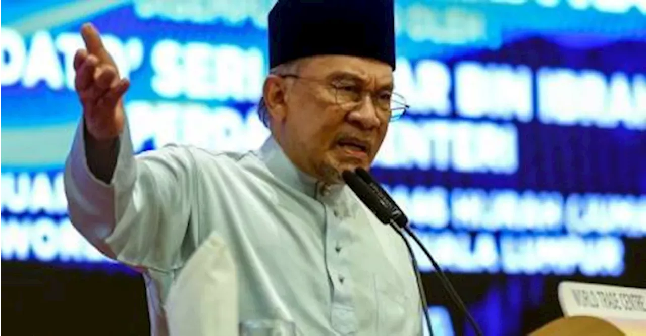 Anwar urges DBKL to improve old business premises in Jalan Masjid India