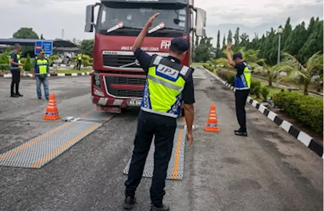 Lorry Operators Threaten Towing Companies to Avoid Weighing for Overloading