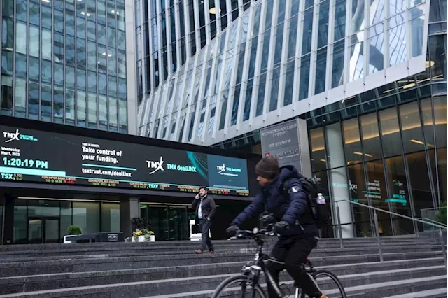 Canadian Stocks Rise on First Day of 2025, US Markets Dip