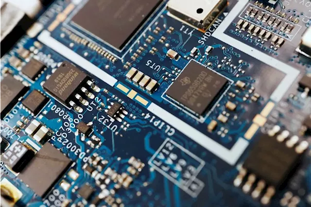 Semiconductor Stocks Remain Favored by US Fund Managers, With Shifts in Ownership and Weighting