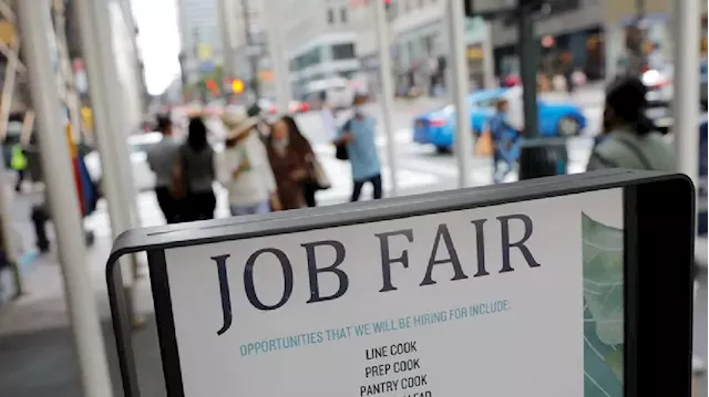 US Jobless Claims Fall to 11-Month Low, Signaling Stable Labor Market